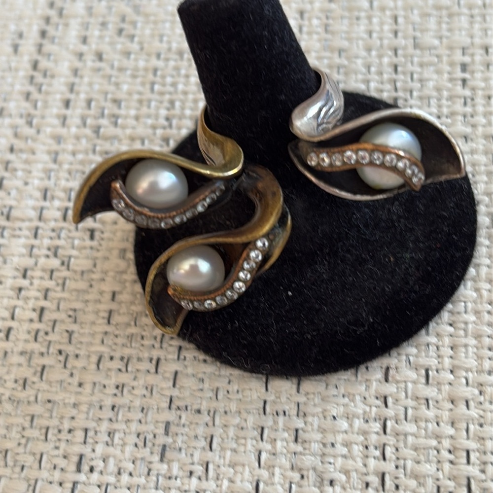 Open Pearl, Chrystal in Fine gold and silver toned metal Ring